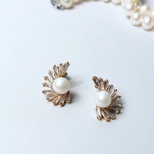 Fan Pearl earrings